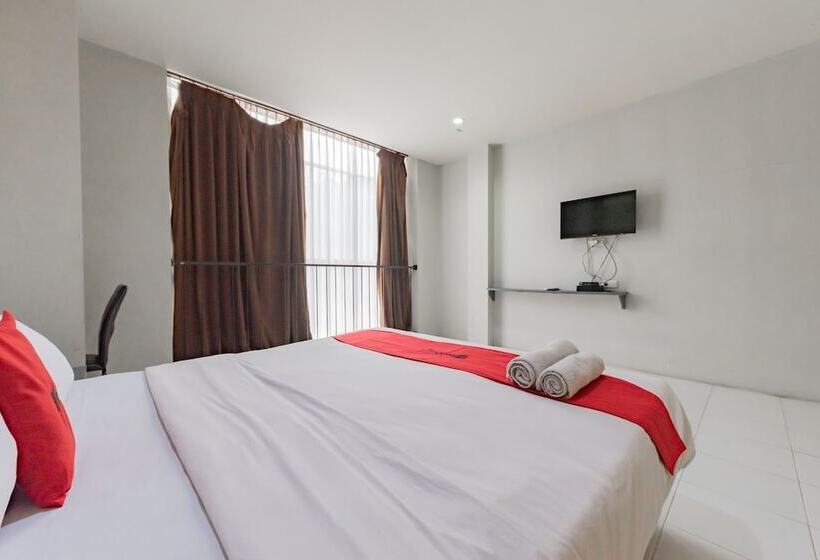 Номер Deluxe, Reddoorz @ Pelajar Pejuang 3