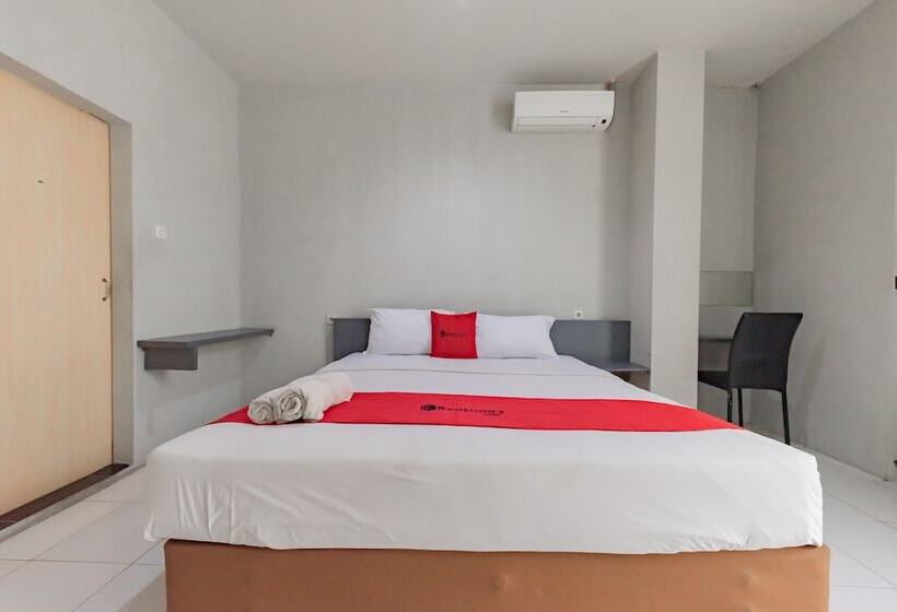 Номер Deluxe, Reddoorz @ Pelajar Pejuang 3