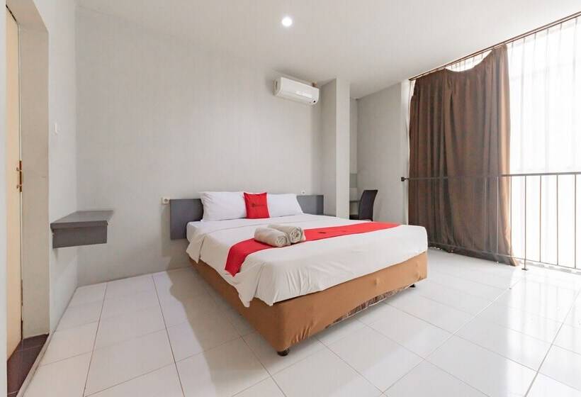 Номер Deluxe, Reddoorz @ Pelajar Pejuang 3