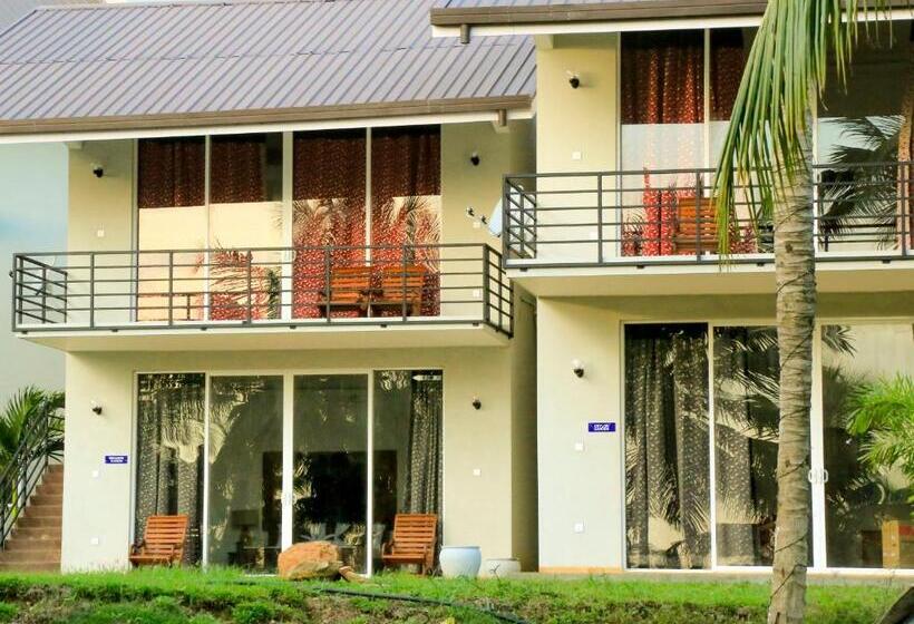 家庭间, Tara Watergate