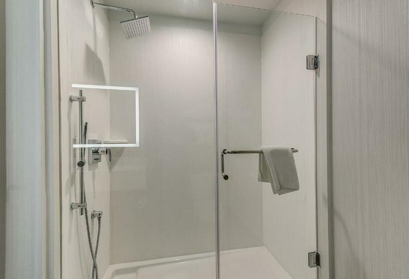 Standard Studio Kingsize Bett, Est