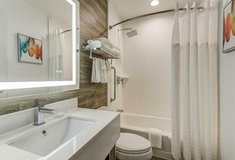 Standard Studio, Est