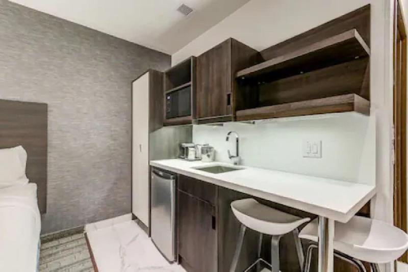 Standardzimmer Kingsize Bett, Est