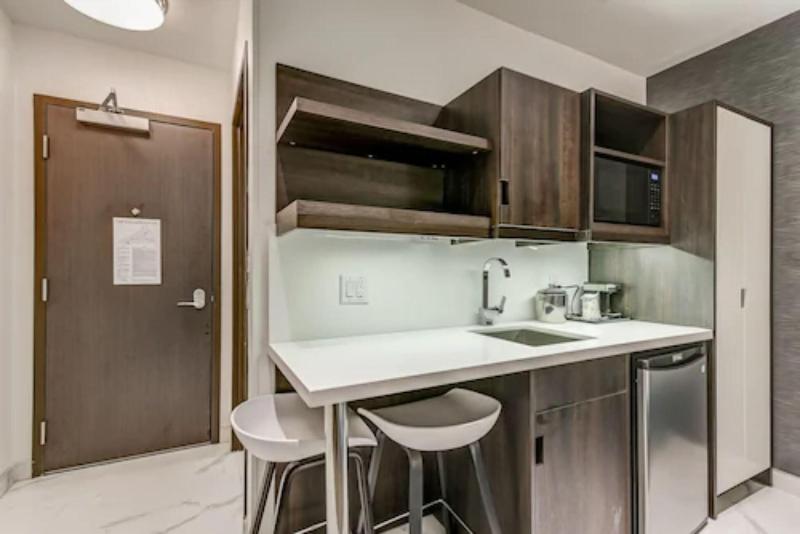 Standardzimmer Kingsize Bett, Est