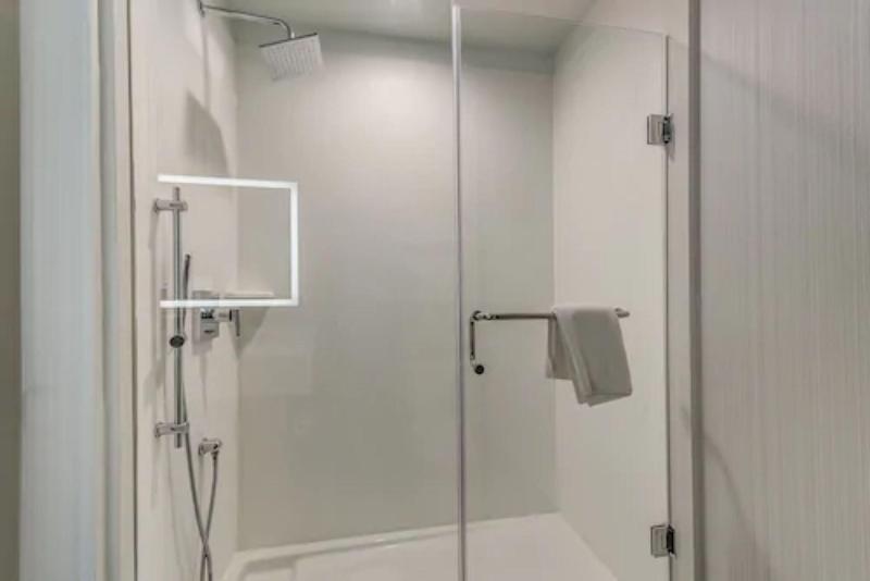 Suite Kingsize Bett, Est