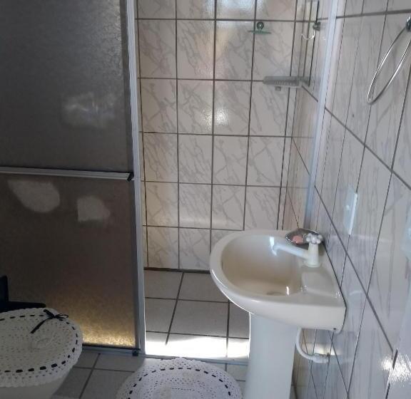 Четырехместный номер эконом класса с общей ванной комнатой, Pousada Toca Do Raul