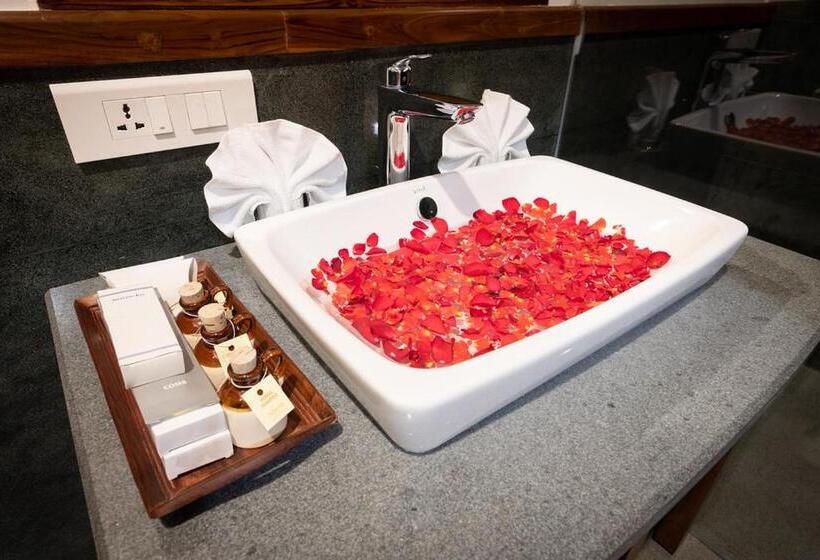 Номер Deluxe с Балконом, The Ayur Villa