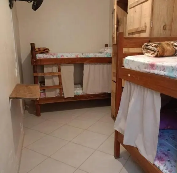 Vuode Makuusalissa, Conexão Hostel