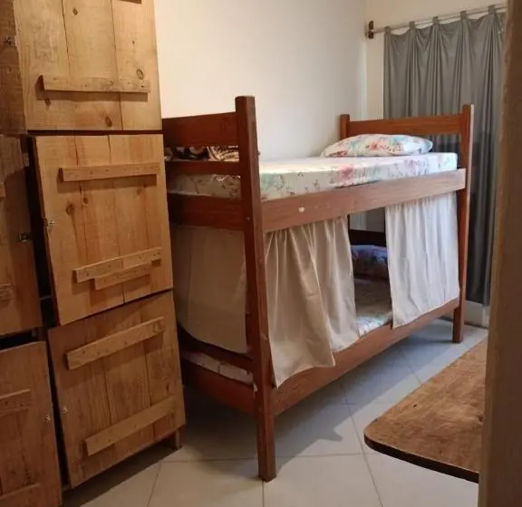 Vuode Makuusalissa, Conexão Hostel