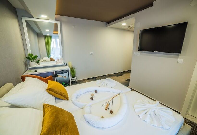 غرفة عائلية, River