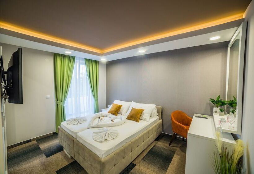 غرفة عائلية, River