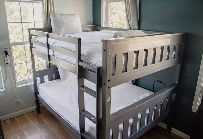 سرير فى غرفة مشتركه, Wanderstay Houston Hostel
