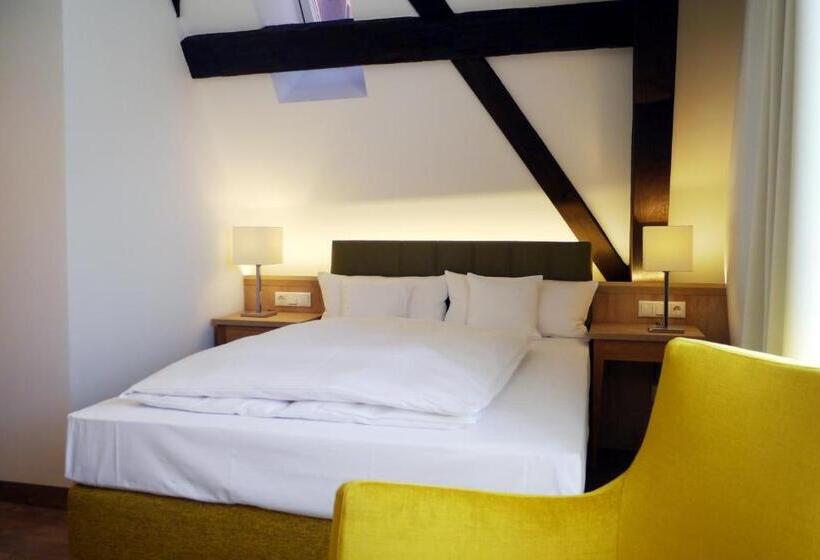 חדר סטנדרט יחיד, Das Brunners