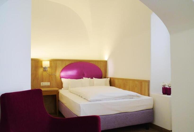 חדר סטנדרט יחיד, Das Brunners