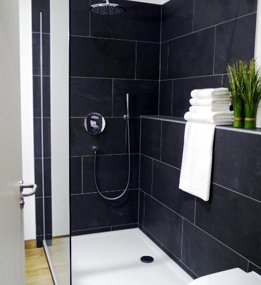 חדר סופריור, Das Brunners