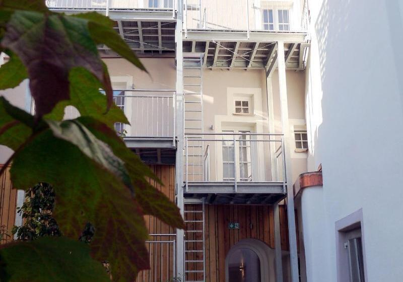 חדר סטנדרט יחיד, Das Brunners