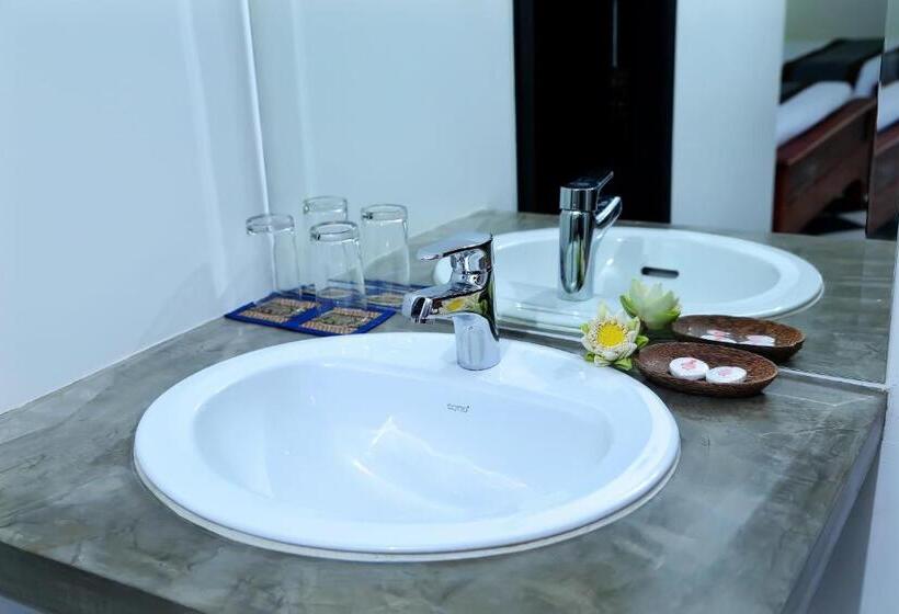 Deluxe Room with Balcony, Noni Tree Hostel