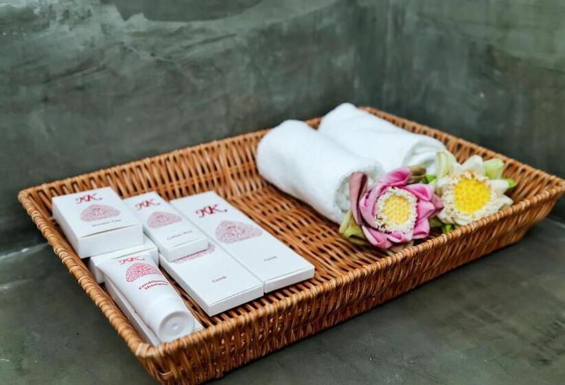 اتاق لوکس با بالکن, Noni Tree Hostel