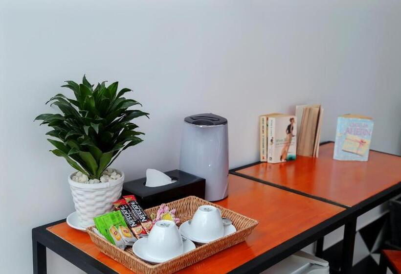 Deluxe Room with Balcony, Noni Tree Hostel