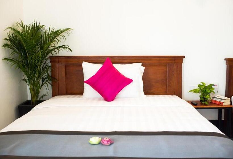 اتاق لوکس با بالکن, Noni Tree Hostel