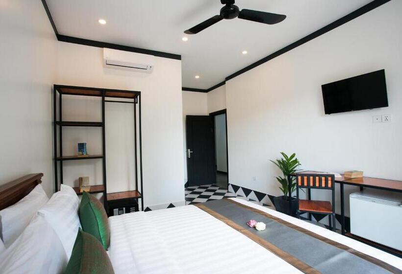 اتاق لوکس با بالکن, Noni Tree Hostel