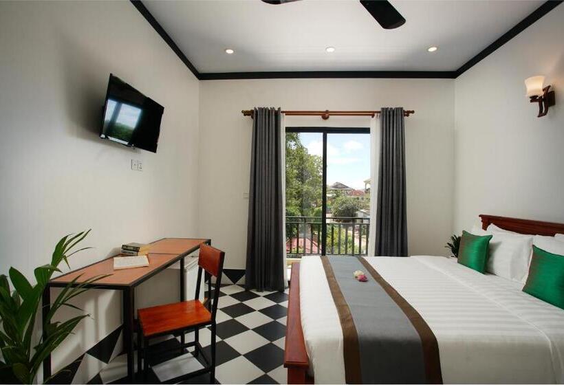 اتاق لوکس با بالکن, Noni Tree Hostel