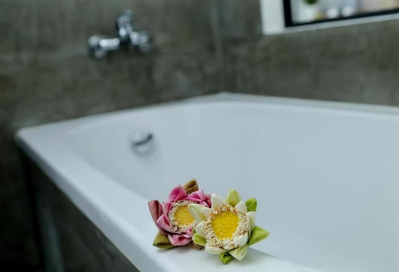 Deluxe Room with Balcony, Noni Tree Hostel