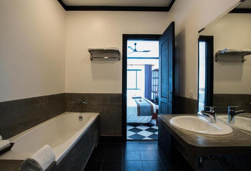 اتاق لوکس, Noni Tree Hostel