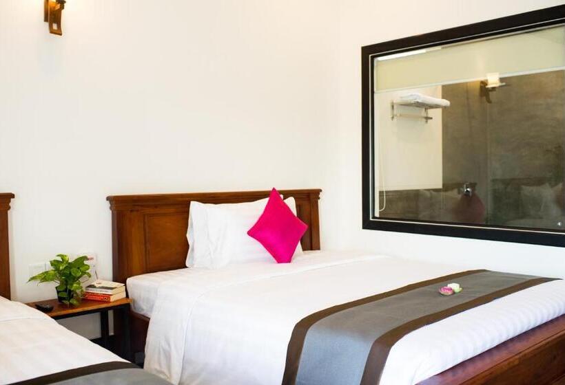 اتاق لوکس, Noni Tree Hostel