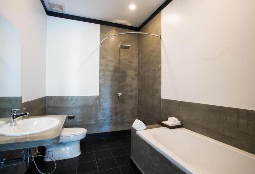 اتاق لوکس, Noni Tree Hostel