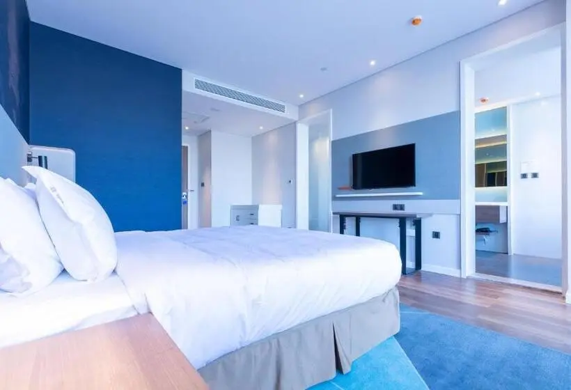 キングサイズベッドのスタンダードルーム, Holiday Inn Express Harbin Qunli, An Ihg