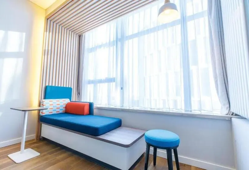 キングサイズベッドのスタンダードルーム, Holiday Inn Express Harbin Qunli, An Ihg