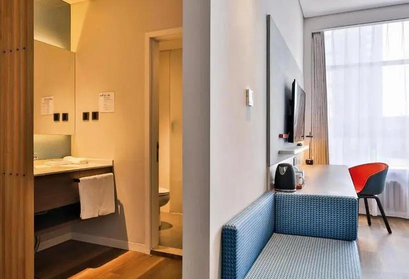 キングサイズベッドのスタンダードルーム, Holiday Inn Express Harbin Qunli, An Ihg