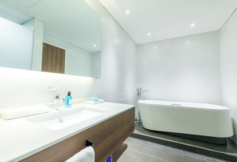 Люкс, Holiday Inn Express Harbin Qunli, An Ihg