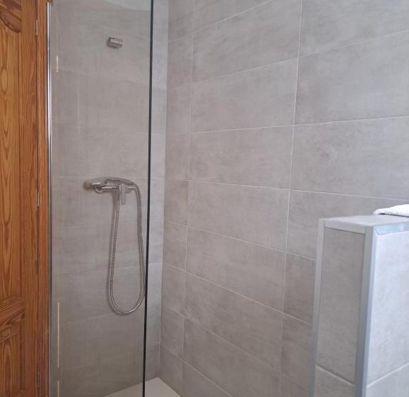 דירת חדר נוף לים, Puntblanc Residences