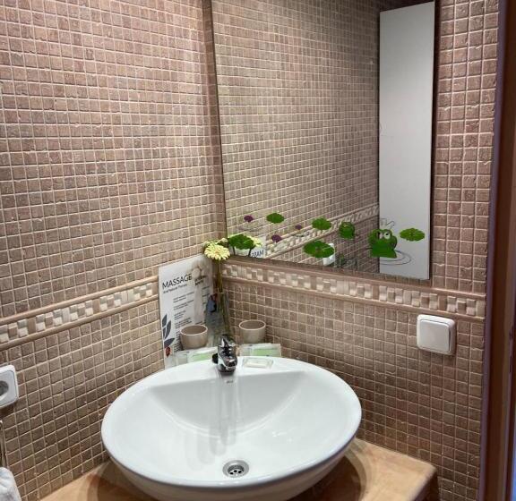 דירת חדר, Puntblanc Residences