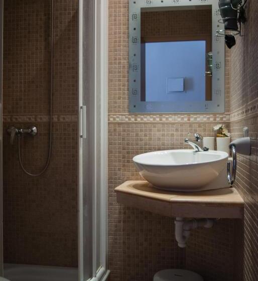 דירת חדר בקומת קרקע, Puntblanc Residences