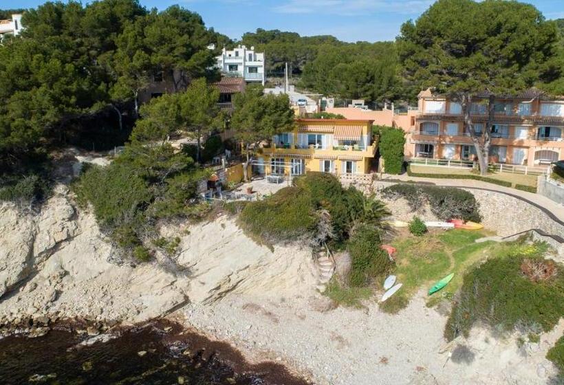 דירת חדר בקומת קרקע, Puntblanc Residences