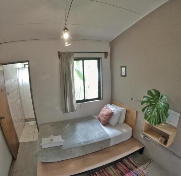 اتاق استاندارد یک نفره, Outbox Inn