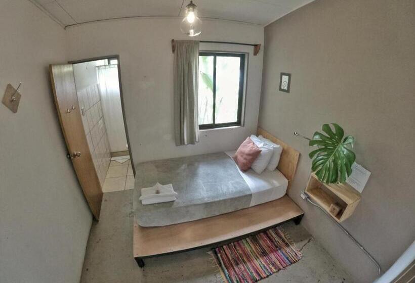 اتاق استاندارد یک نفره, Outbox Inn