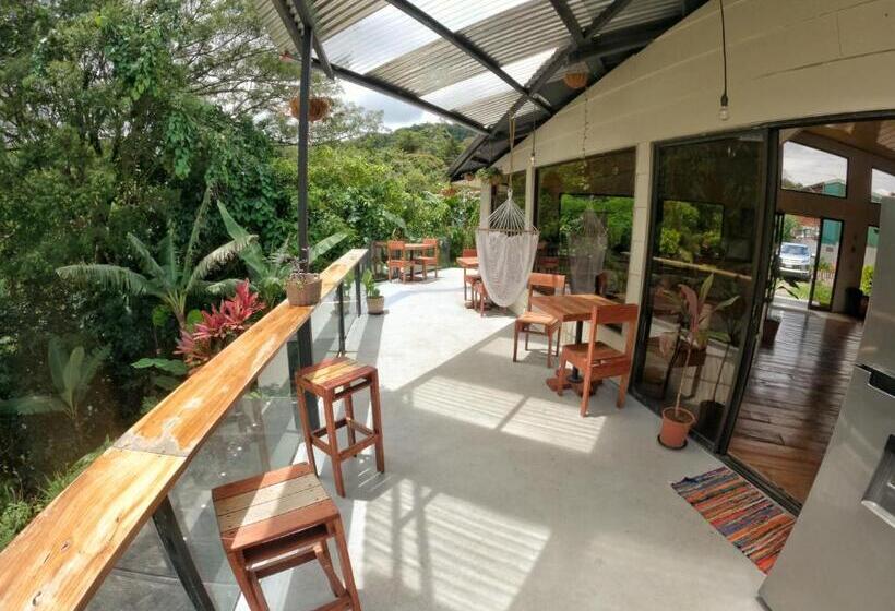 اتاق استاندارد یک نفره, Outbox Inn