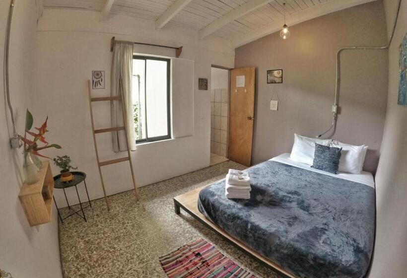 اتاق استاندارد, Outbox Inn