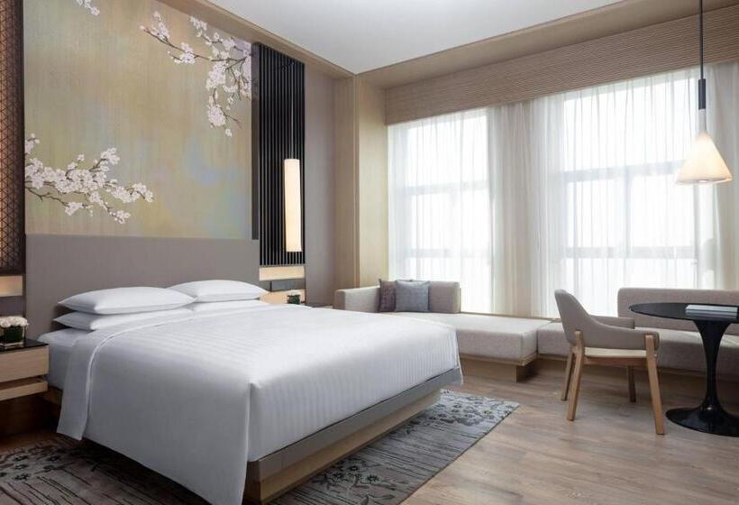 带大床的行政房间, Courtyard By Marriott Jiangsu Taizhou