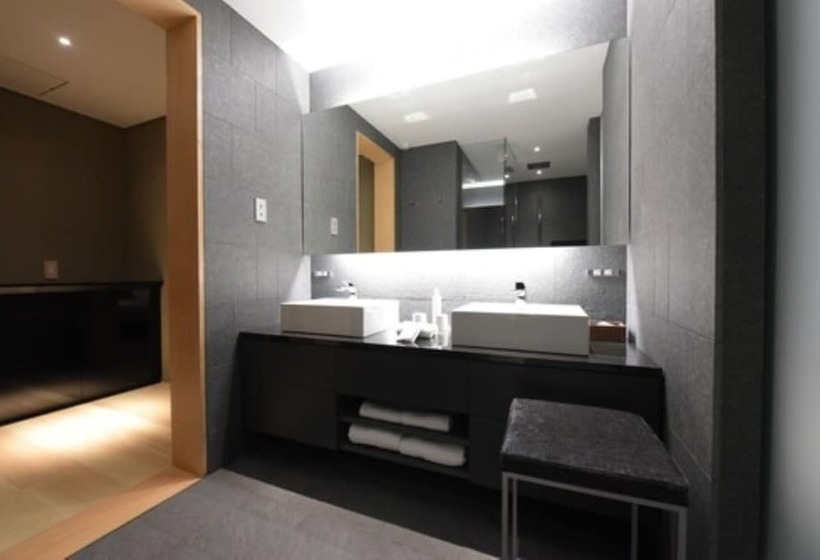 اتاق لوکس, Mogana