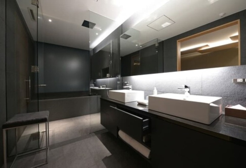 اتاق لوکس با بالکن, Mogana