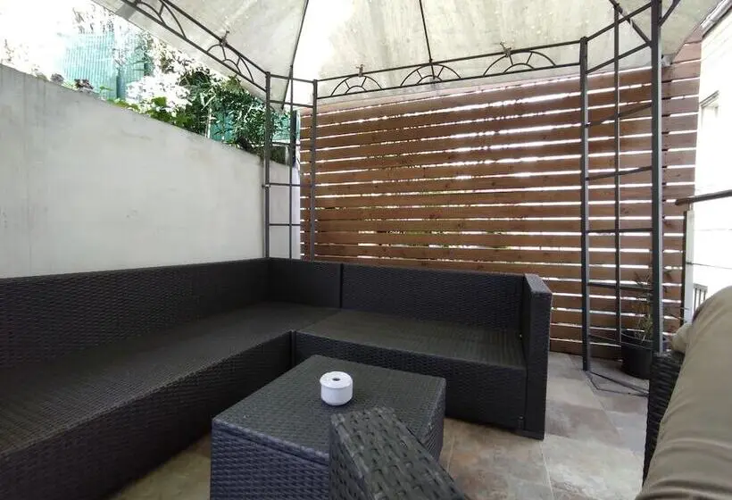 اتاق لوکس, Los Patios De Santander