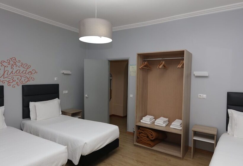 اتاق لوکس سه تخته, O Eletrico Guesthouse