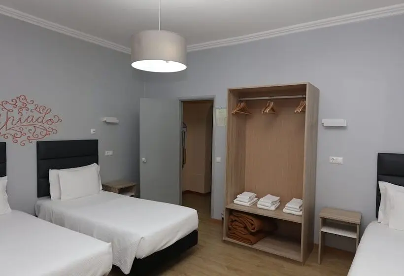 اتاق لوکس سه تخته, O Eletrico Guesthouse