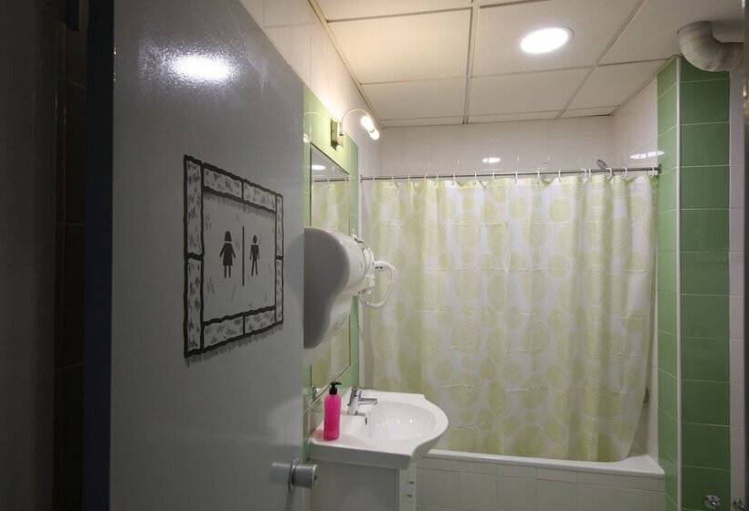 اتاق استاندارد با سرویس بهداشتی مشترک, O Eletrico Guesthouse