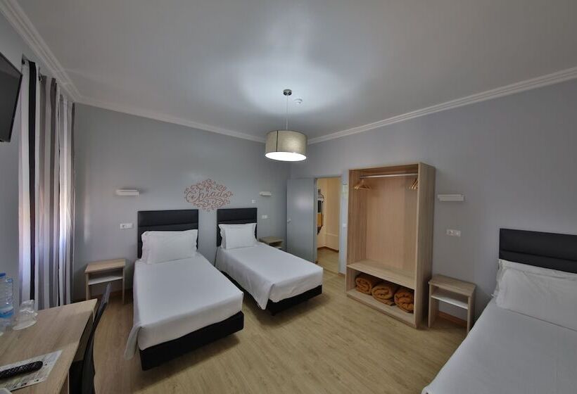 اتاق لوکس سه تخته, O Eletrico Guesthouse